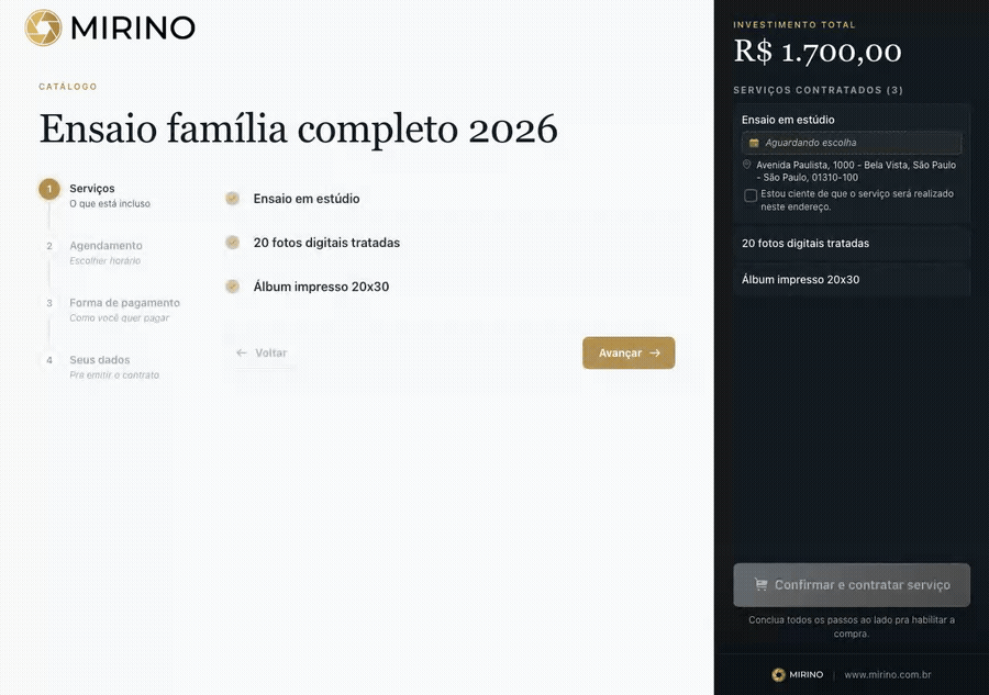 Cliente percorrendo o checkout do catálogo: confirma os serviços, escolhe dia e horário no calendário, marca a forma de pagamento e chega em Seus dados
